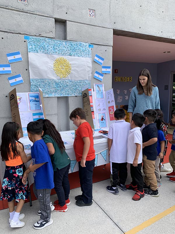 Argentina Kinder made kids visit